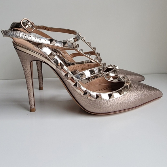 Valentino Garavani Rockstud Strapped Pumps - Picture 4 of 13